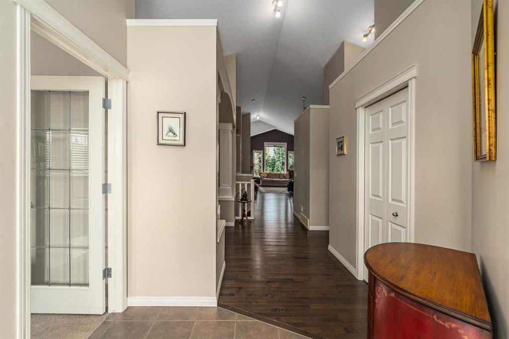 226 Tusslewood Terrace NW, Calgary — photo 4 of 45