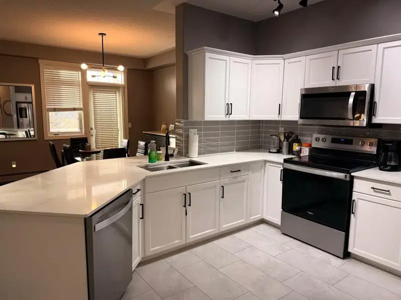 301, 2411 Erlton Road SW, Calgary — main listing photo