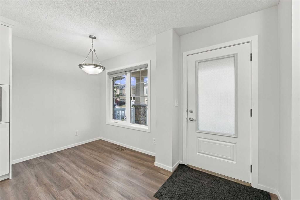 5006 Windsong Boulevard SW, Airdrie — photo 5 of 34
