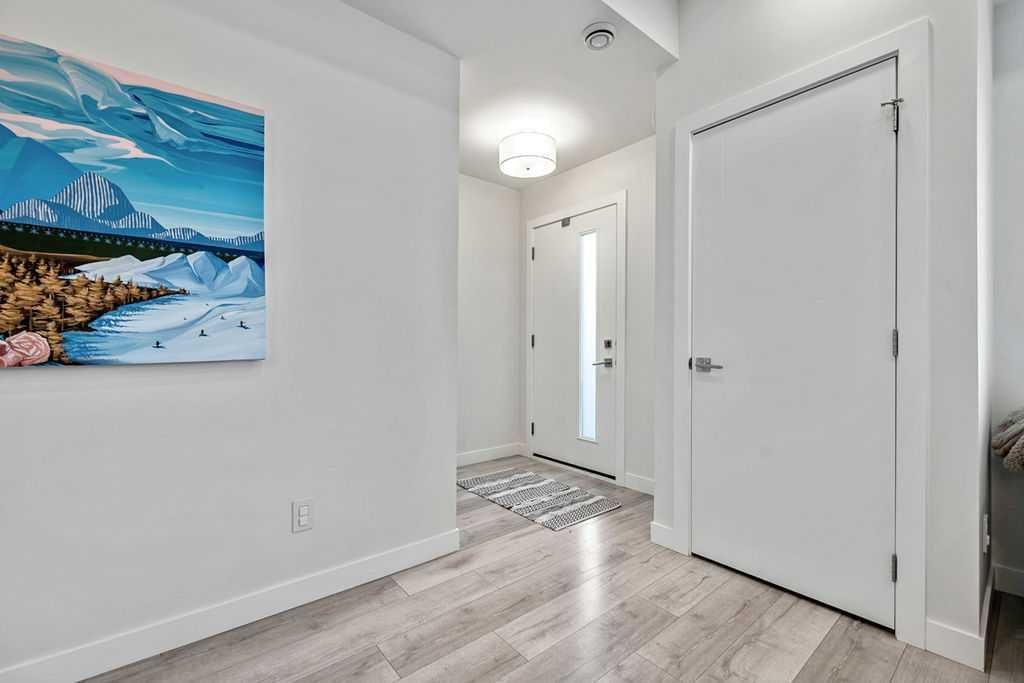 4007 Norford Avenue NW, Calgary — photo 3 of 36