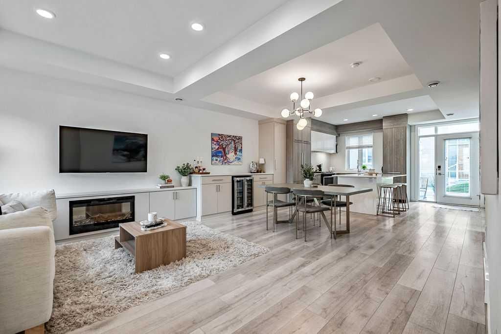 4007 Norford Avenue NW, Calgary — photo 4 of 36