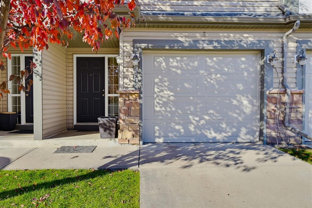 16 Eversyde Park SW, Calgary — photo 3 of 40