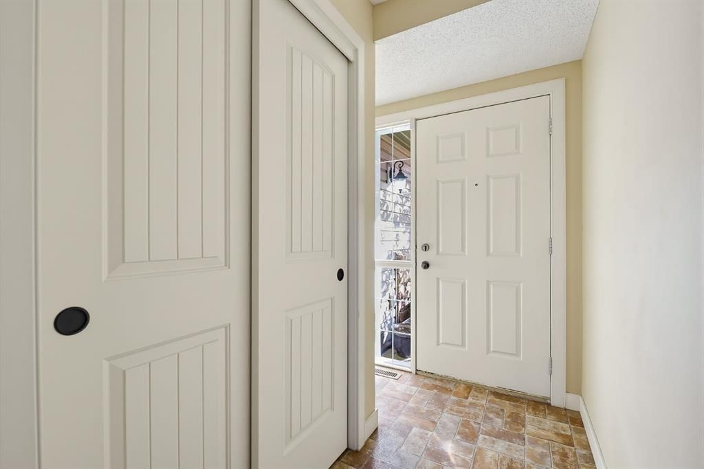 16 Eversyde Park SW, Calgary — photo 4 of 40