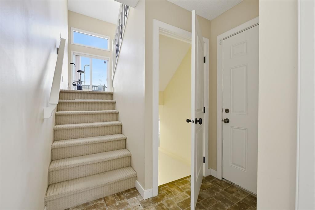 16 Eversyde Park SW, Calgary — photo 5 of 40