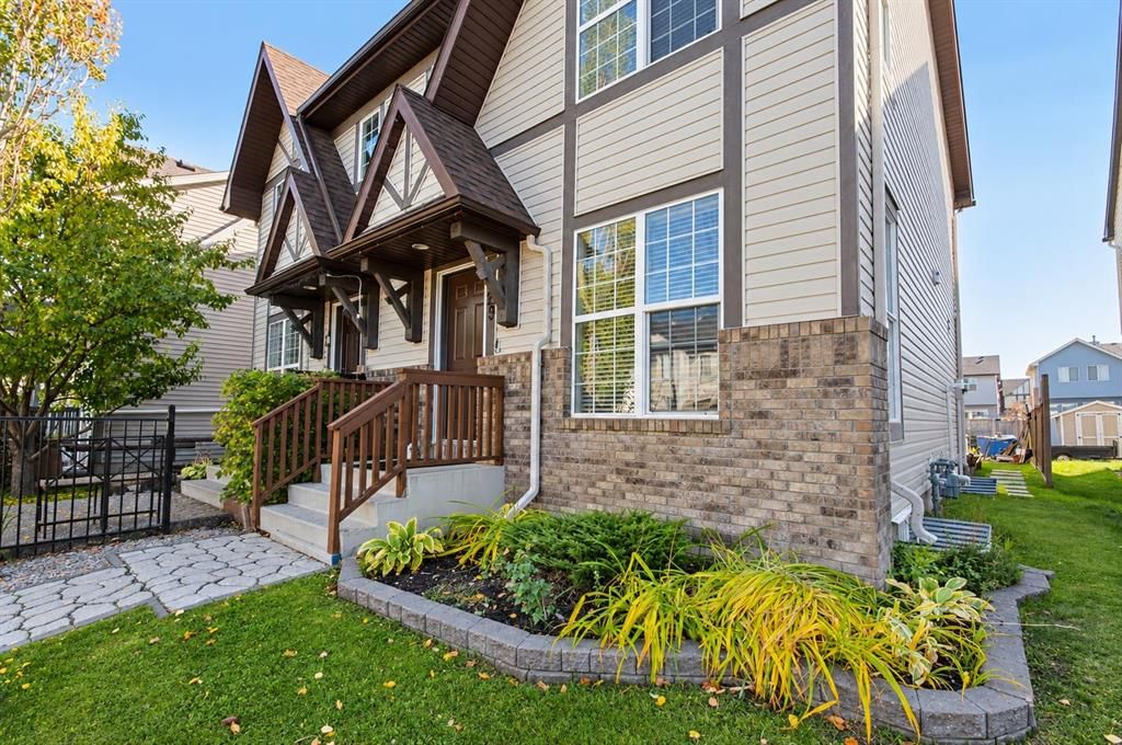 29 Elgin Mews SE, Calgary — photo 3 of 38