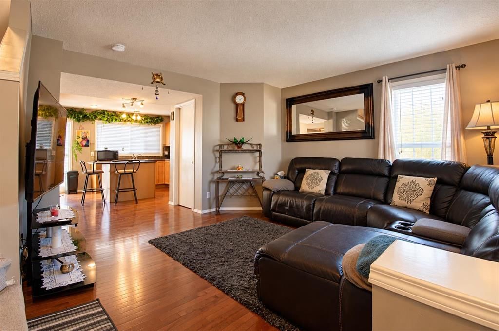 29 Elgin Mews SE, Calgary — photo 4 of 38