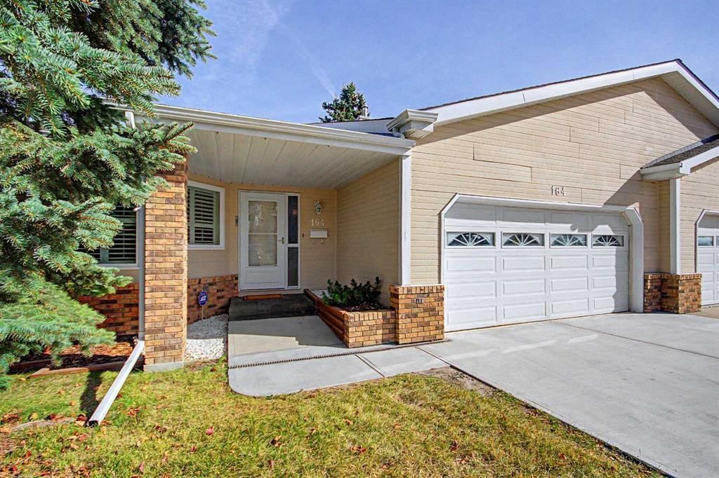 164 Strathaven Circle SW, Calgary — main listing photo