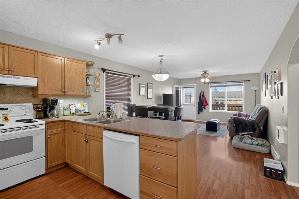 445 Stonegate Way NW, Airdrie — photo 3 of 50