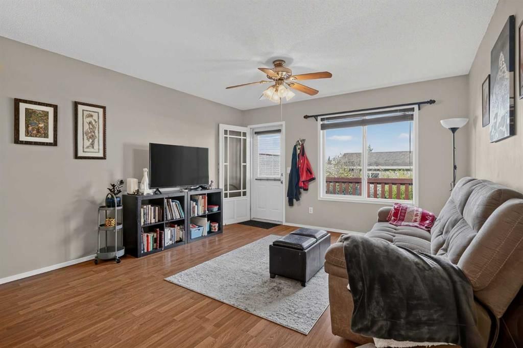 445 Stonegate Way NW, Airdrie — photo 5 of 50