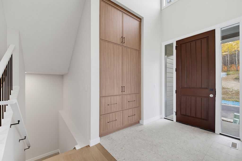 83 Crestridge Heights SW, Calgary — photo 3 of 50