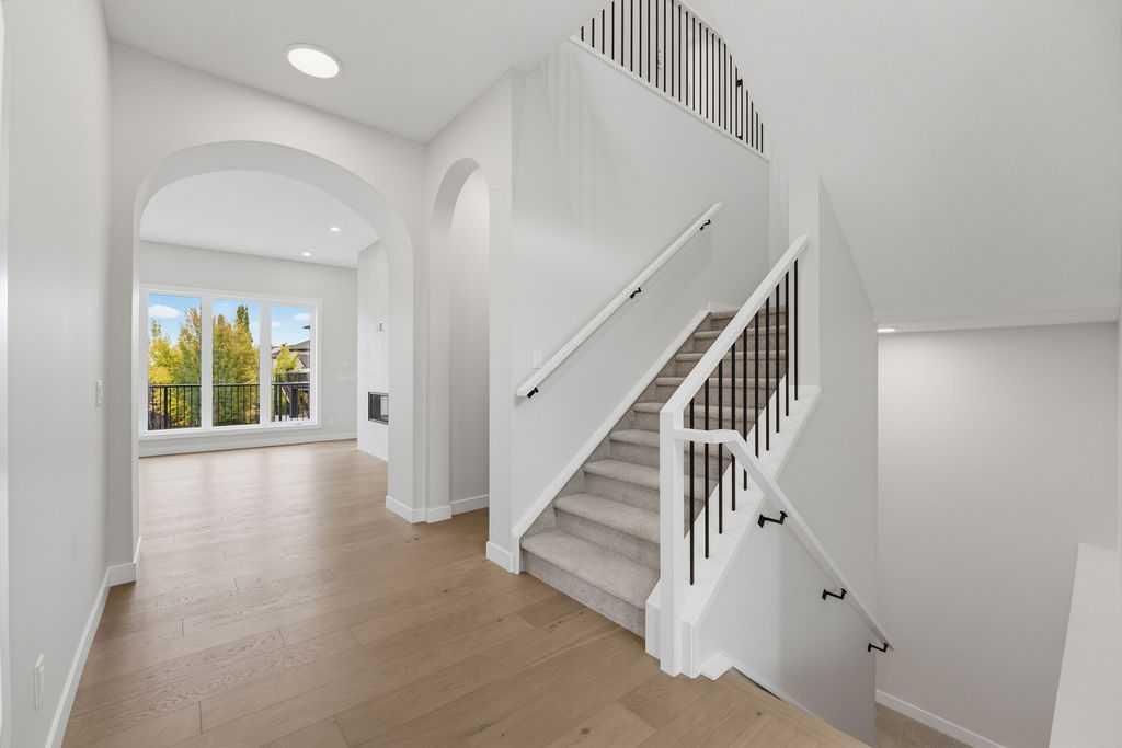 83 Crestridge Heights SW, Calgary — photo 4 of 50
