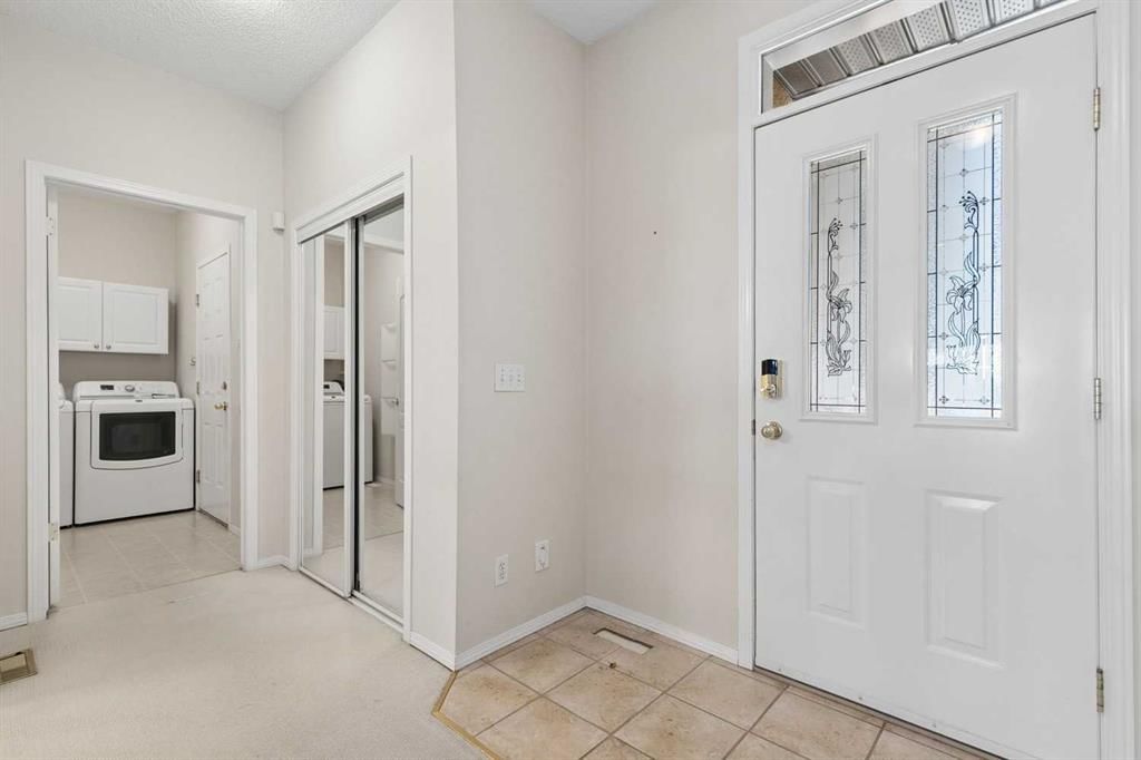 54 Shannon Estates Terrace SW, Calgary — photo 4 of 36