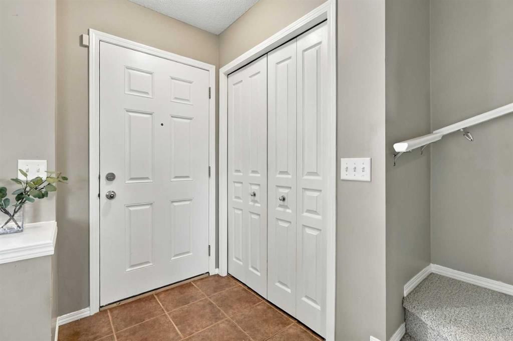 144 Elgin Meadows View SE, Calgary — photo 4 of 48