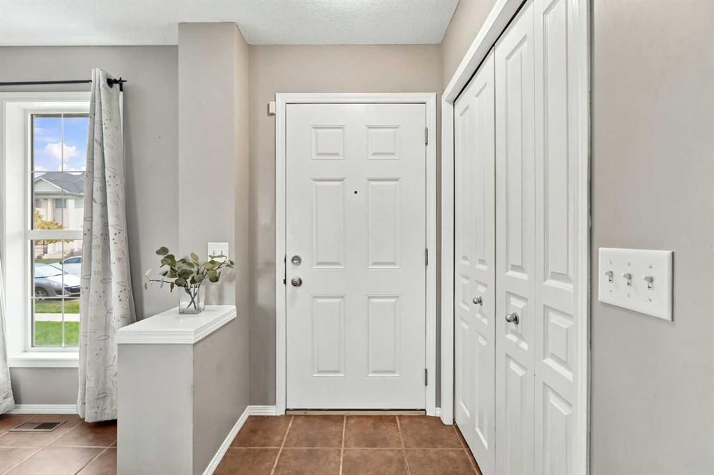 144 Elgin Meadows View SE, Calgary — photo 5 of 48