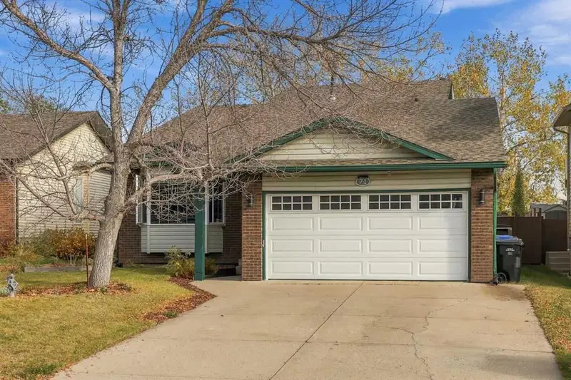 71 Hawkhill Way NW, Calgary — main listing photo