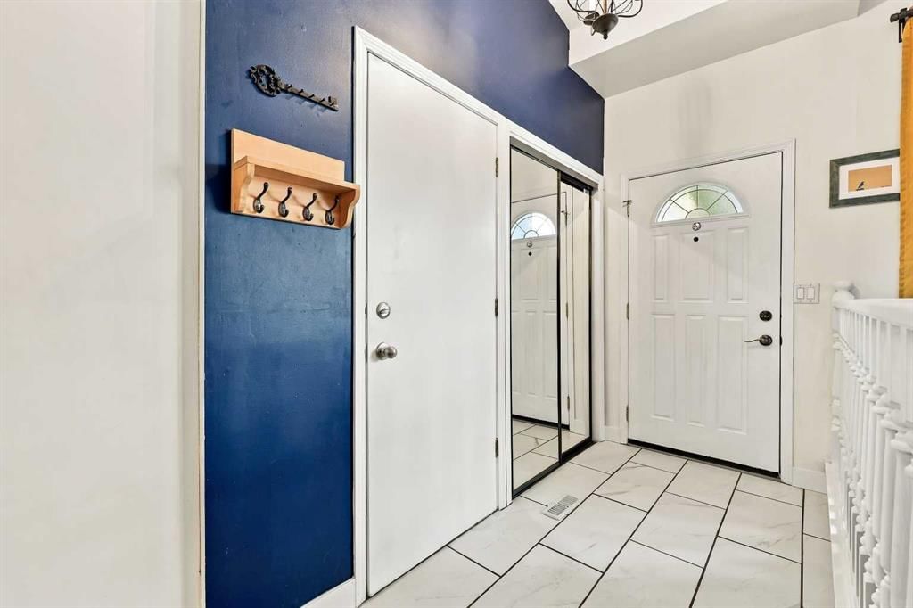 71 Hawkhill Way NW, Calgary — photo 2 of 50