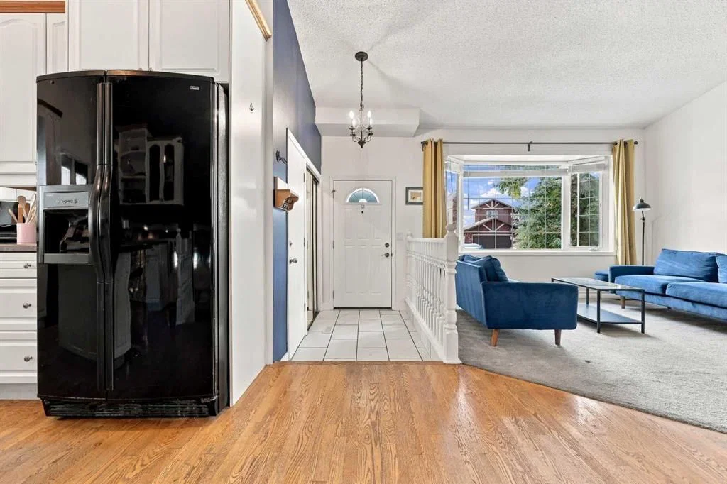 71 Hawkhill Way NW, Calgary — photo 4 of 50