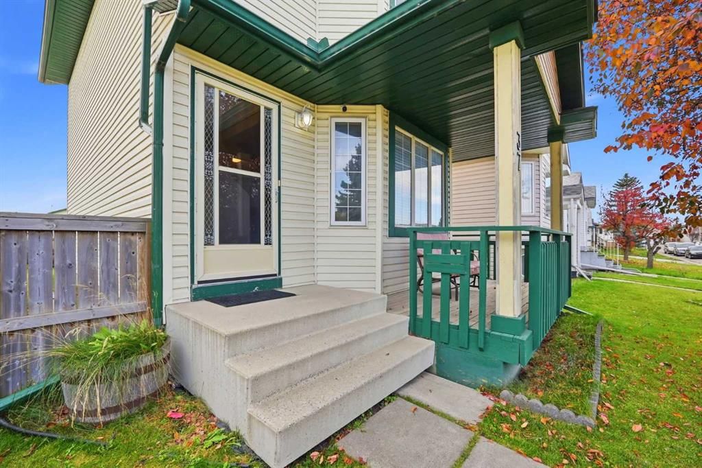 37 Appleside Close SE, Calgary — photo 3 of 42