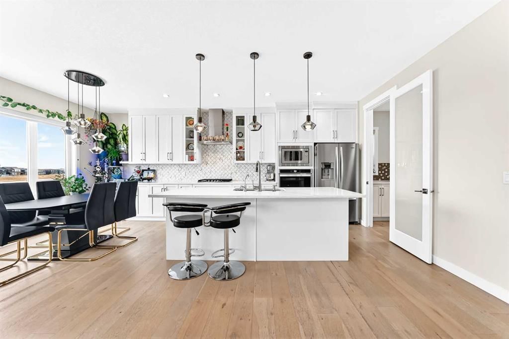 260 Corner Meadows Manor NE, Calgary — photo 4 of 36