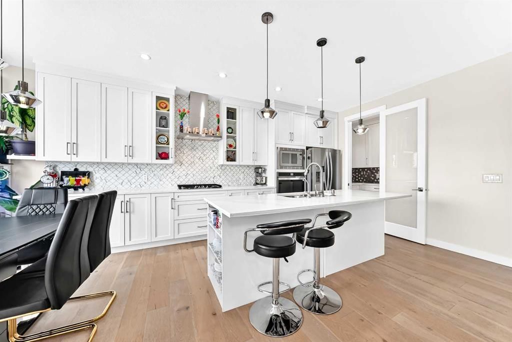 260 Corner Meadows Manor NE, Calgary — photo 5 of 36