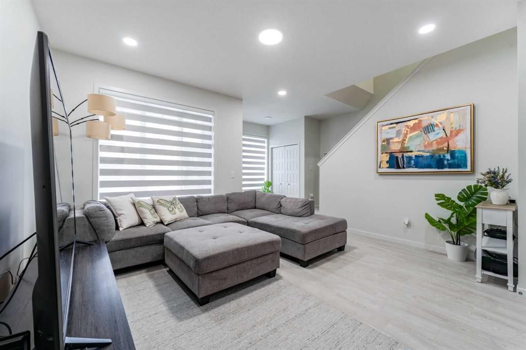 172 Belmont Green SW, Calgary — photo 5 of 48
