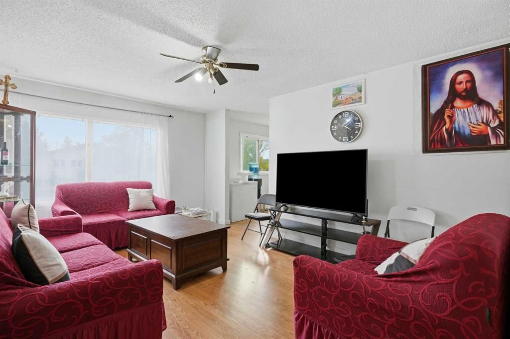 188 Maitland Drive NE, Calgary — photo 4 of 31