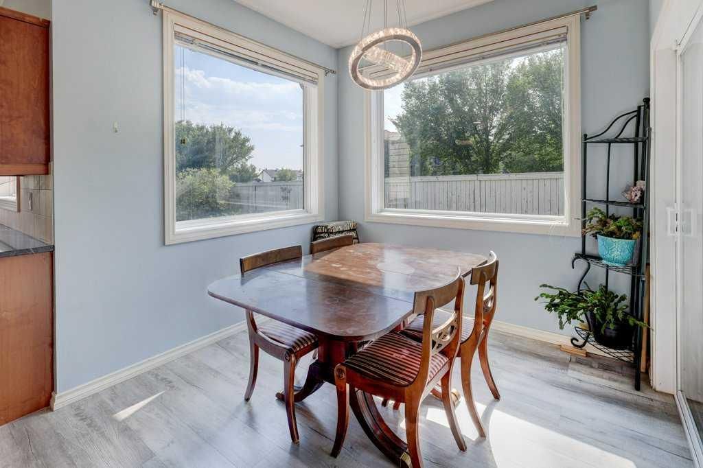 242 Crystal Green Point, Okotoks — photo 5 of 32