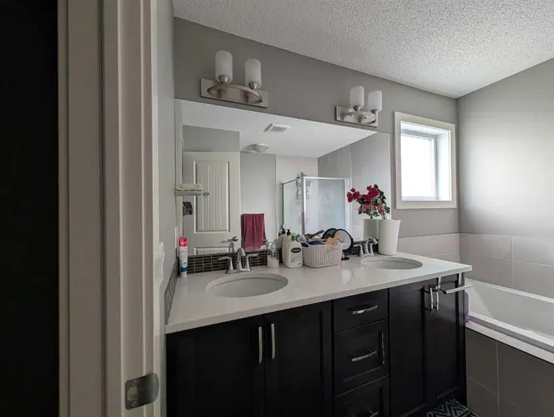 242 Savanna Close, Calgary — main listing photo