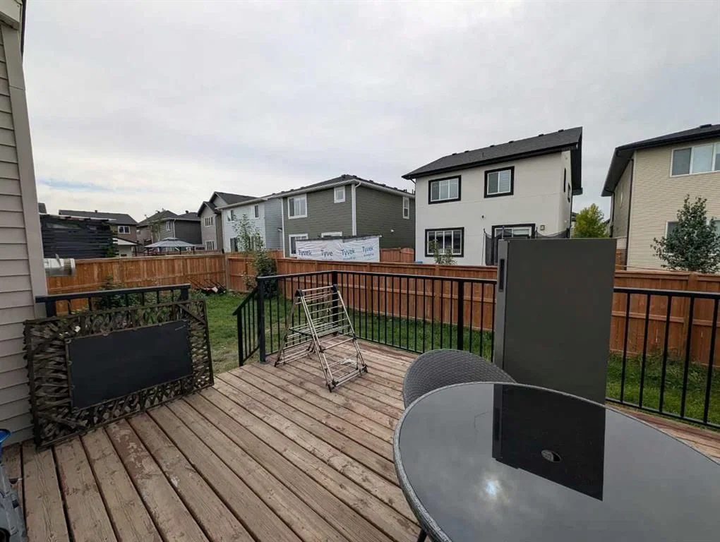 242 Savanna Close, Calgary — photo 5 of 44