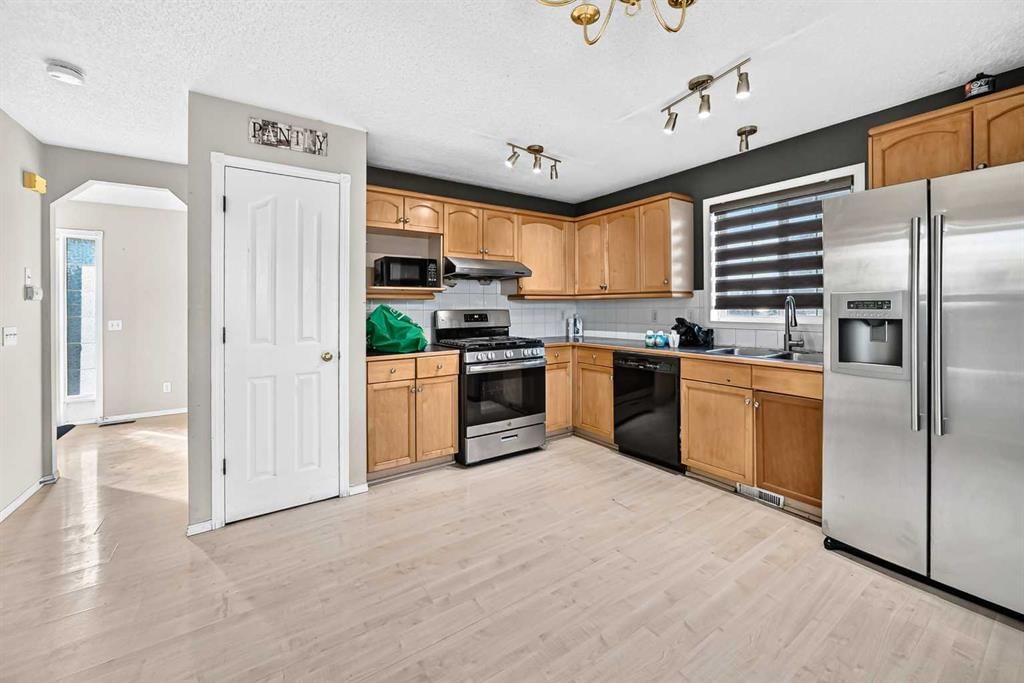 680 Martindale Boulevard NE, Calgary — photo 4 of 42
