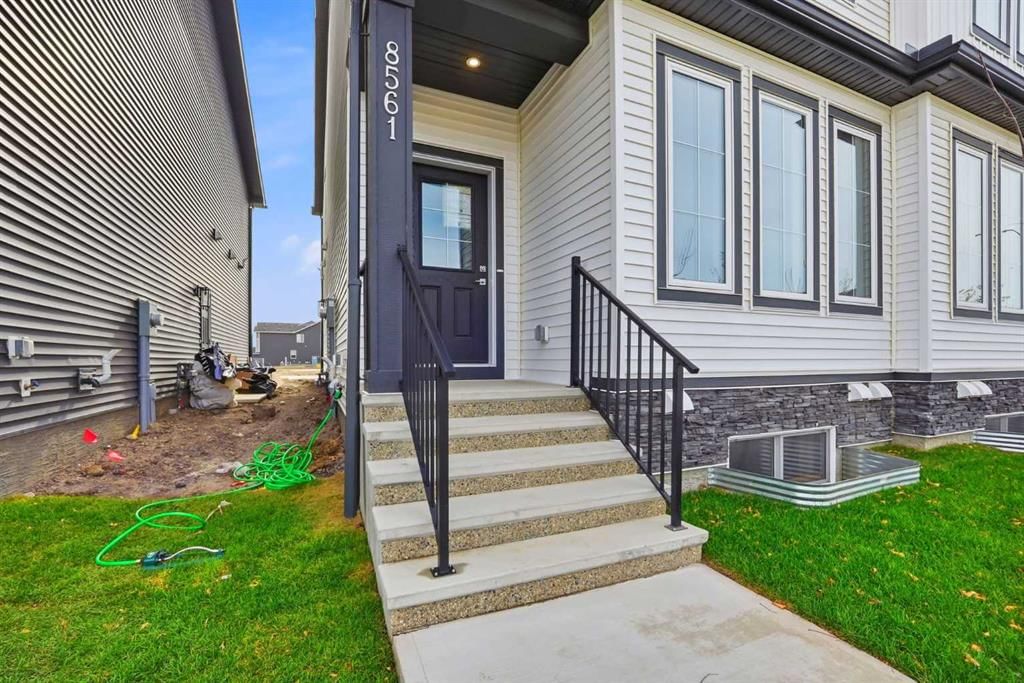 8561 Huxbury Drive NE, Calgary — photo 3 of 42