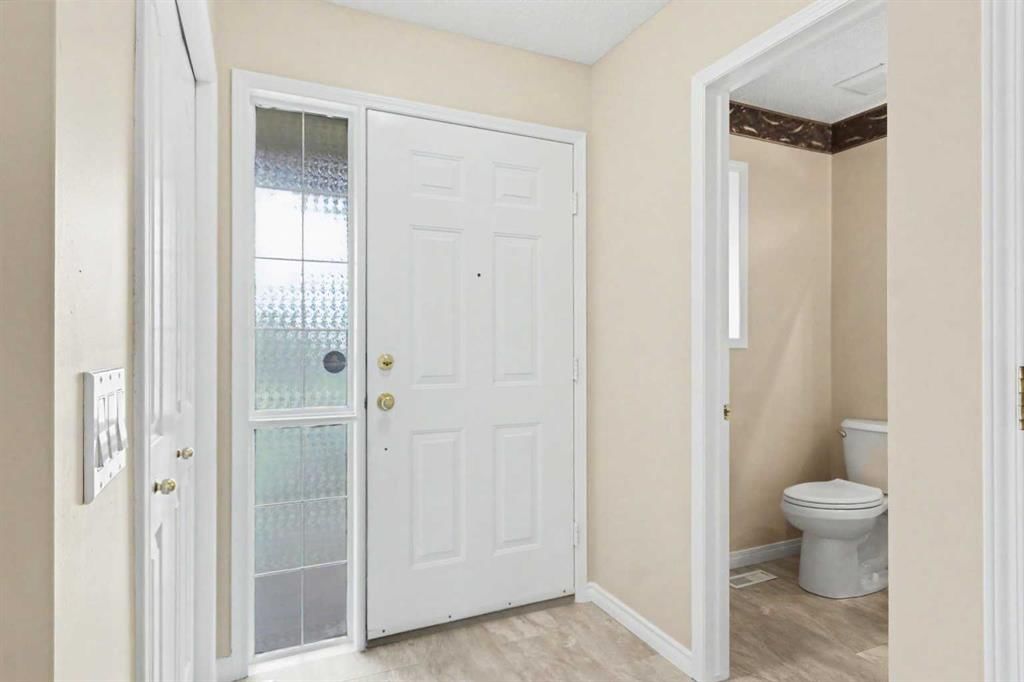 436 Rocky Ridge Bay NW, Calgary — photo 2 of 33