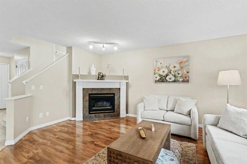 436 Rocky Ridge Bay NW, Calgary — photo 4 of 33