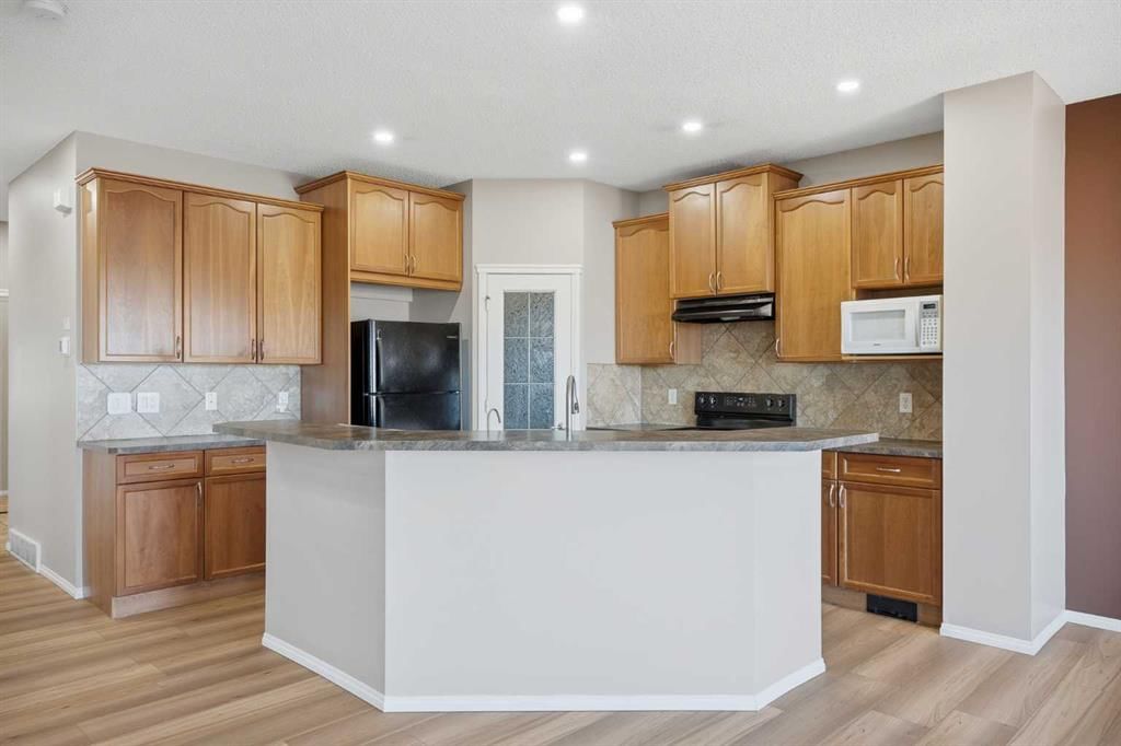 249 Saddlecrest Way NE, Calgary — photo 3 of 48