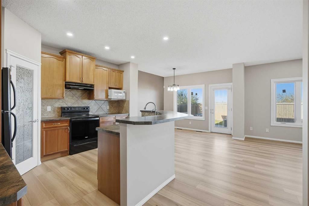 249 Saddlecrest Way NE, Calgary — photo 5 of 48