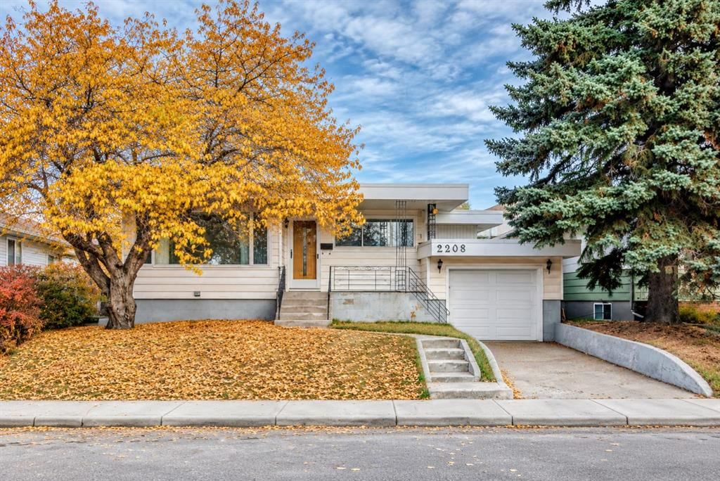 2208 Capitol Hill Crescent NW, Calgary — main listing photo