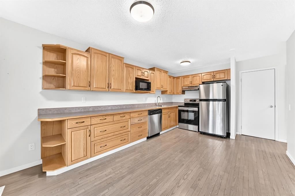 4, 2323 Oakmoor Drive SW, Calgary — photo 4 of 40