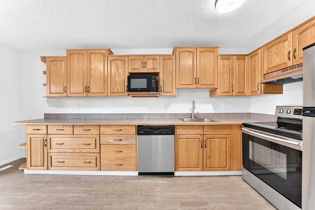 4, 2323 Oakmoor Drive SW, Calgary — photo 5 of 40