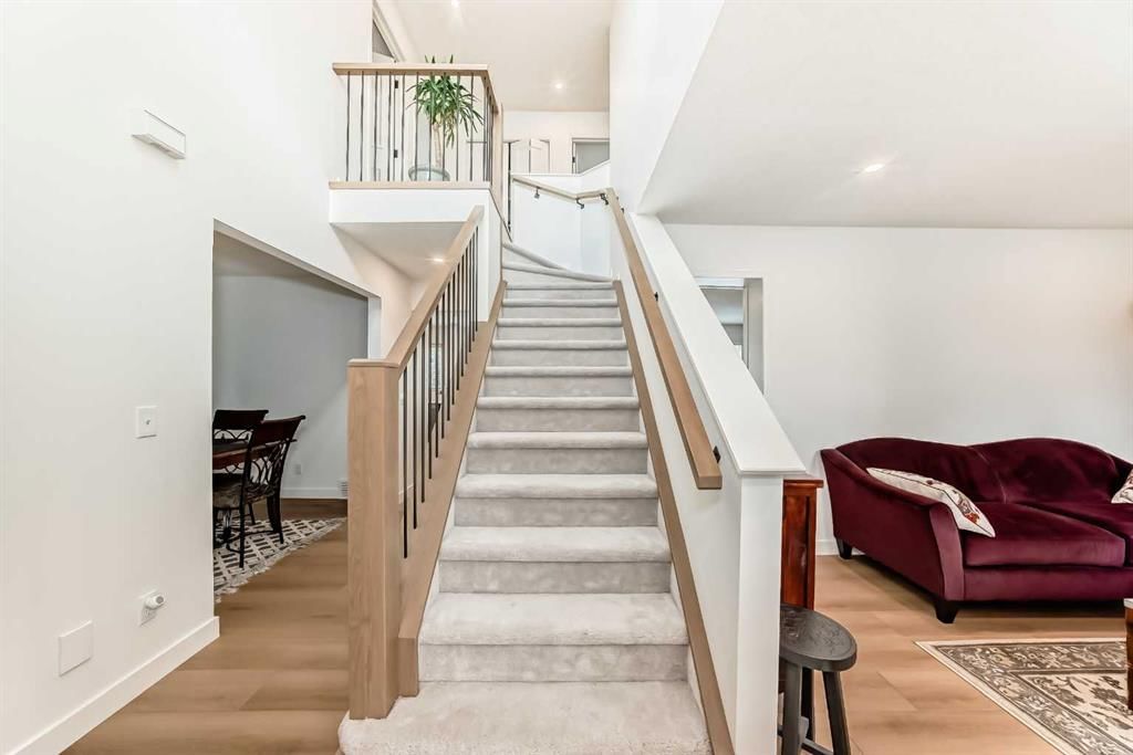 163 Shannon Circle SW, Calgary — photo 3 of 20