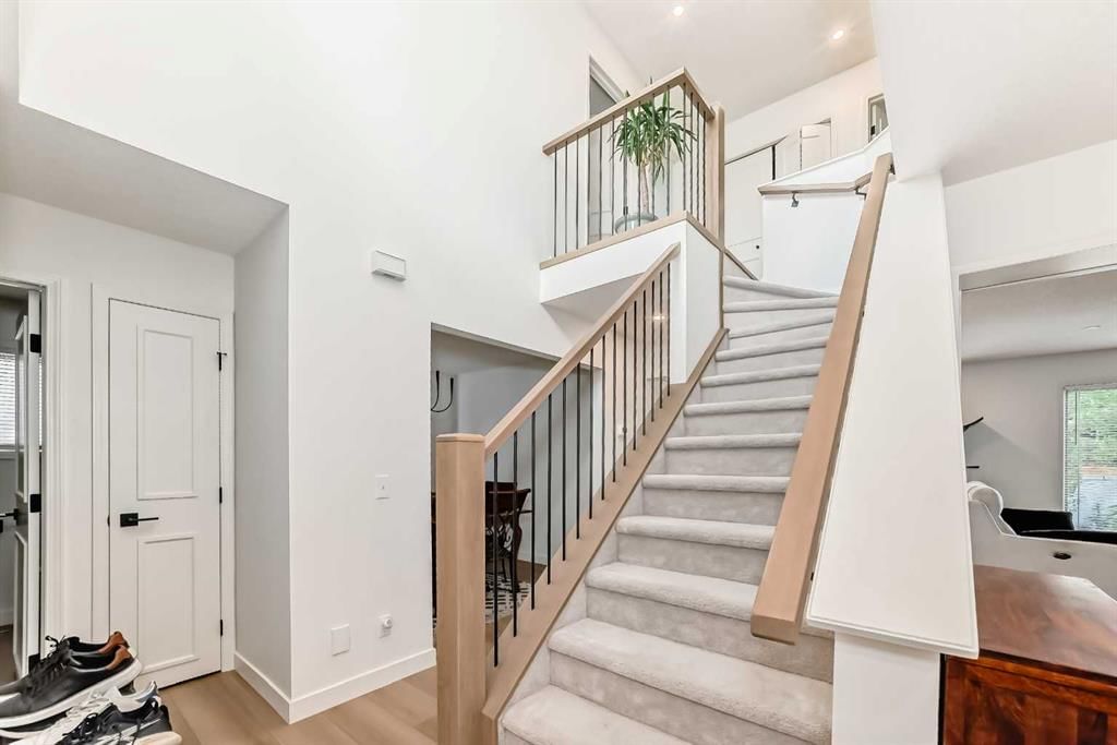 163 Shannon Circle SW, Calgary — photo 4 of 20