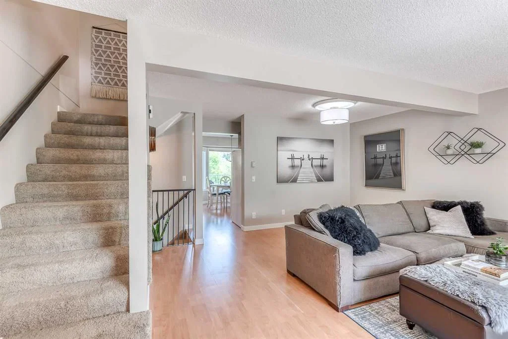 304 Christie Park Mews SW, Calgary — photo 4 of 22