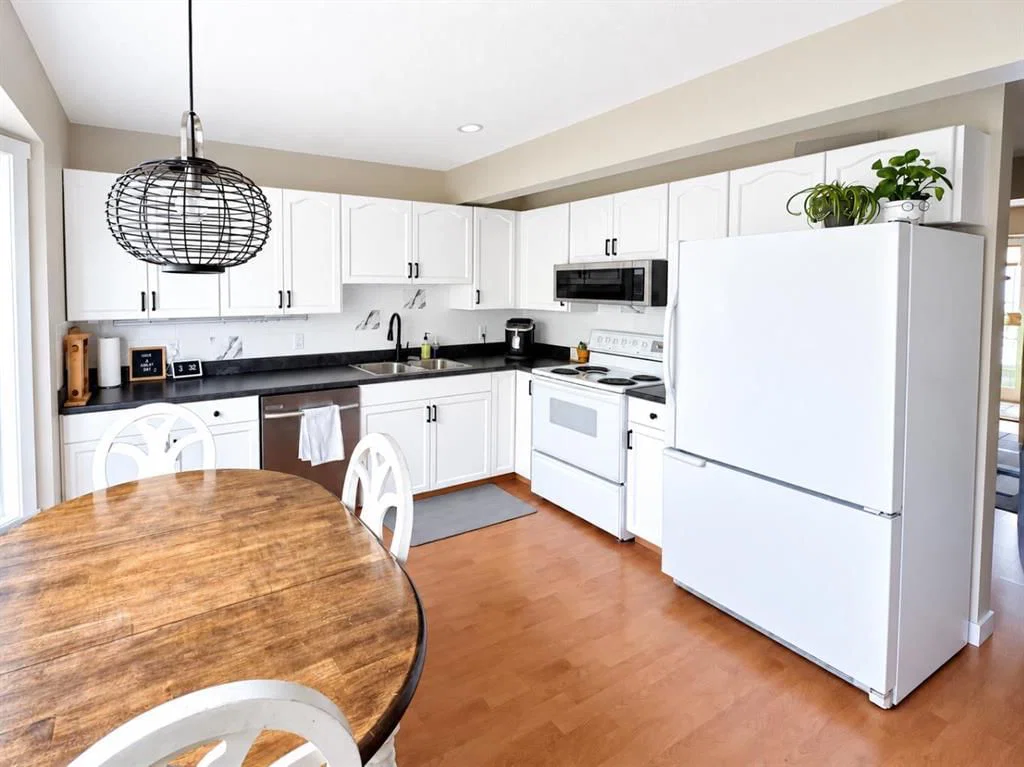 304 Christie Park Mews SW, Calgary — photo 5 of 22