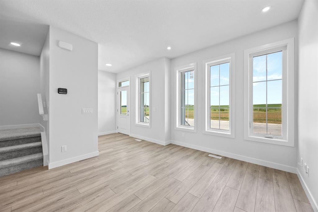 83 Hotchkiss Way SE, Calgary — photo 4 of 37