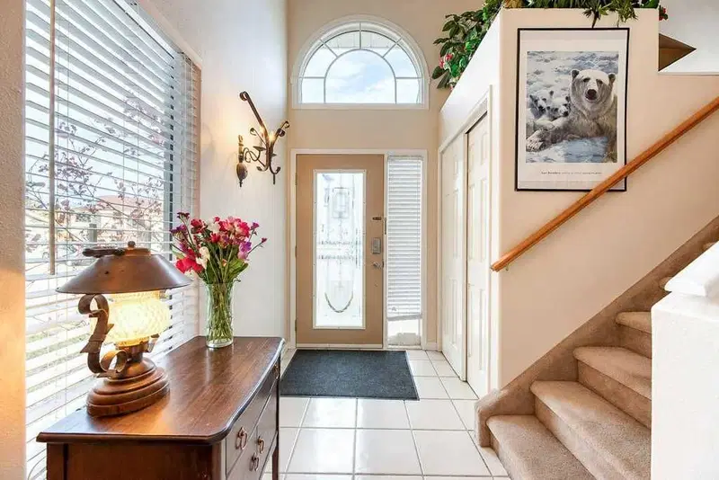 43 Millbank Hill SW, Calgary — photo 3 of 16