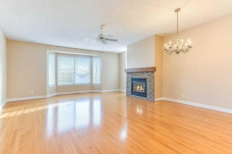43 Millbank Hill SW, Calgary — photo 4 of 16