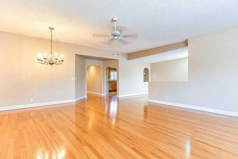 43 Millbank Hill SW, Calgary — photo 5 of 16