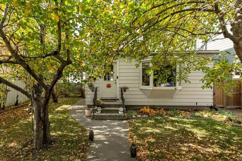407 11 Street NE, Calgary — detached for sale