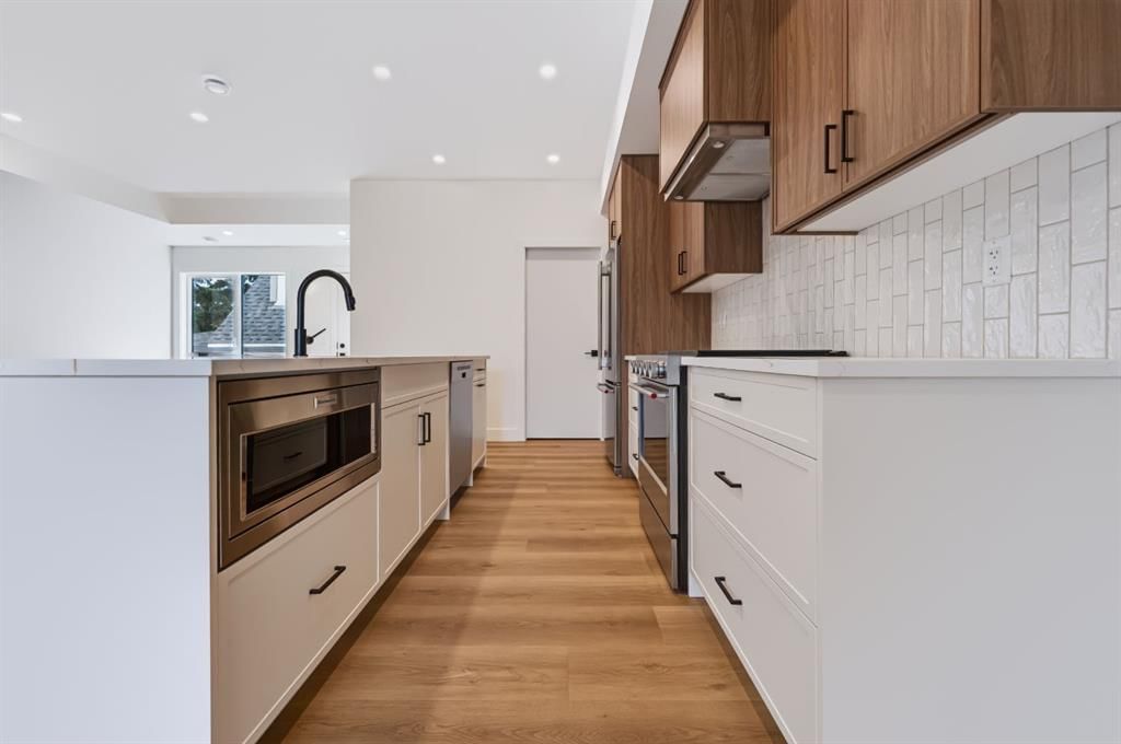 1905B 17 Street NW, Calgary — photo 4 of 37
