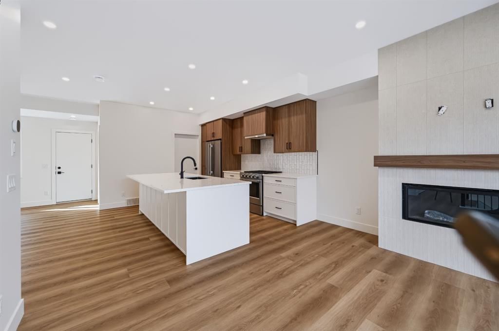 1905B 17 Street NW, Calgary — photo 5 of 37