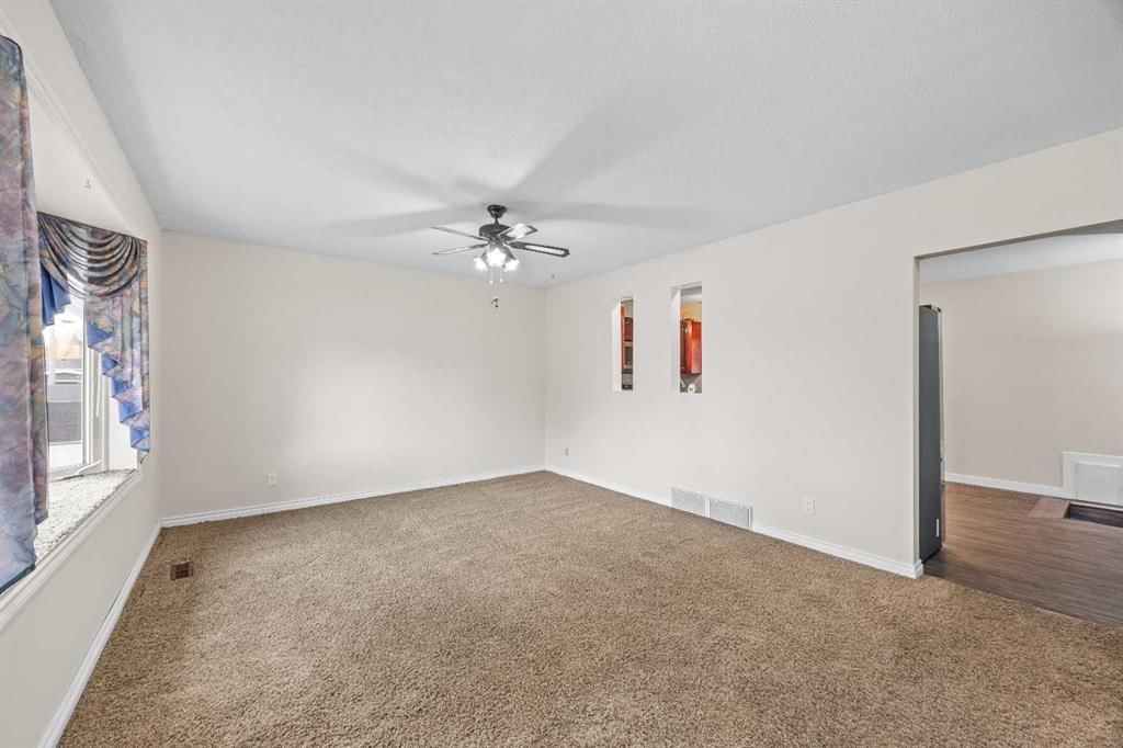 9843 Auburn Road SE, Calgary — photo 3 of 27